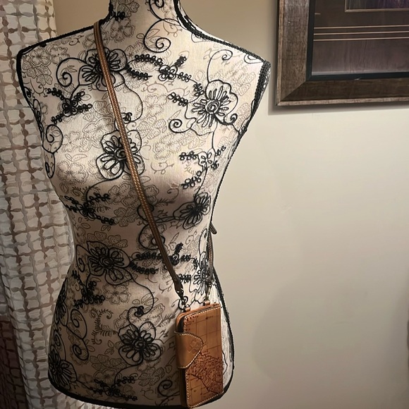 Patricia Nash Handbags - Patrica Nash Crossbody Cellphone holder